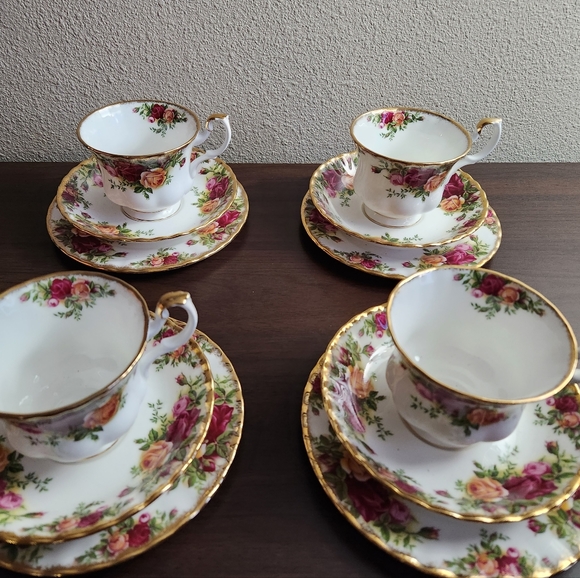 Beautiful Royal Albert Old Country Rose Cup & Saucer W/Bread & Butter Set Of 4 - Picture 2 of 6